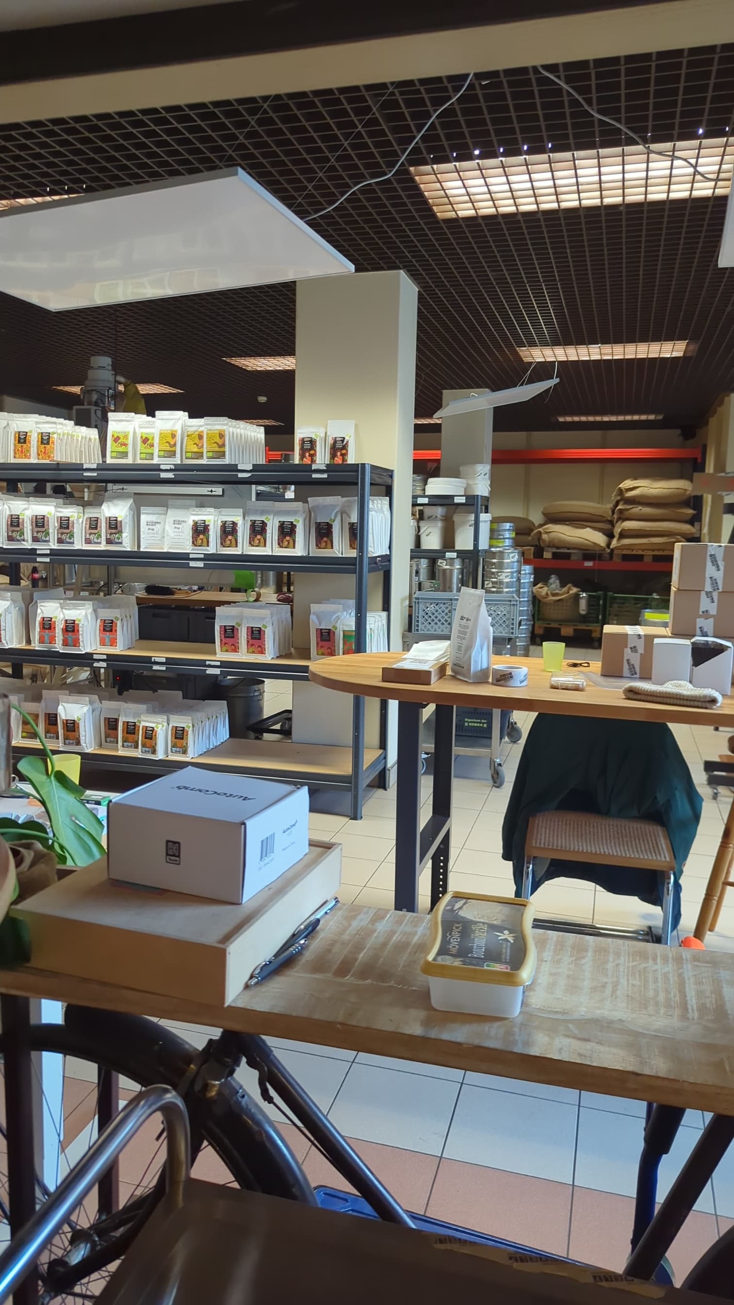 Tasted a nice fruity and fresh espresso and also bought two bags of coffe à 200g each